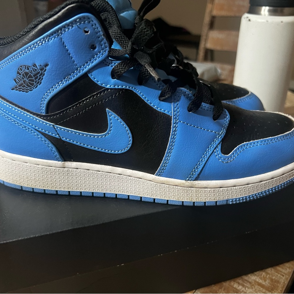 Nike Jordan retro Air Jordan 1  size 7y